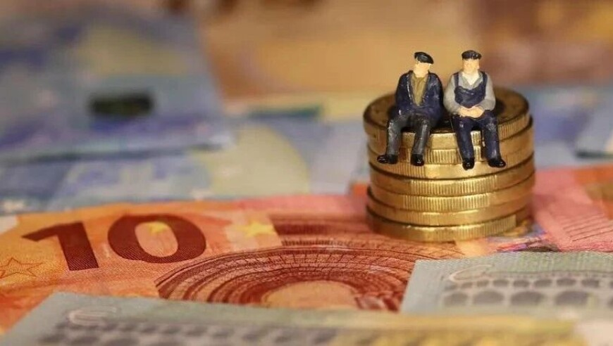 两会记者自带梯子抢占C位,管家婆2025正版资料免费,经典解释落实_豪华版V3.31
